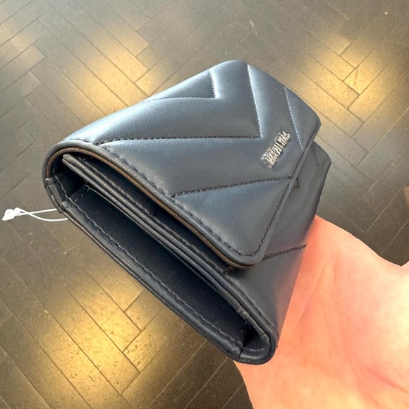 Michael Kors Large Quilted Trifold Wallet Navy Blue (NWT) - Picture 2 of 5